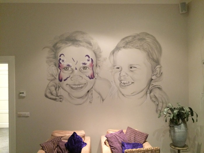 Airbrush-kinderen-op-muur-Mathieu-Saarloos-1